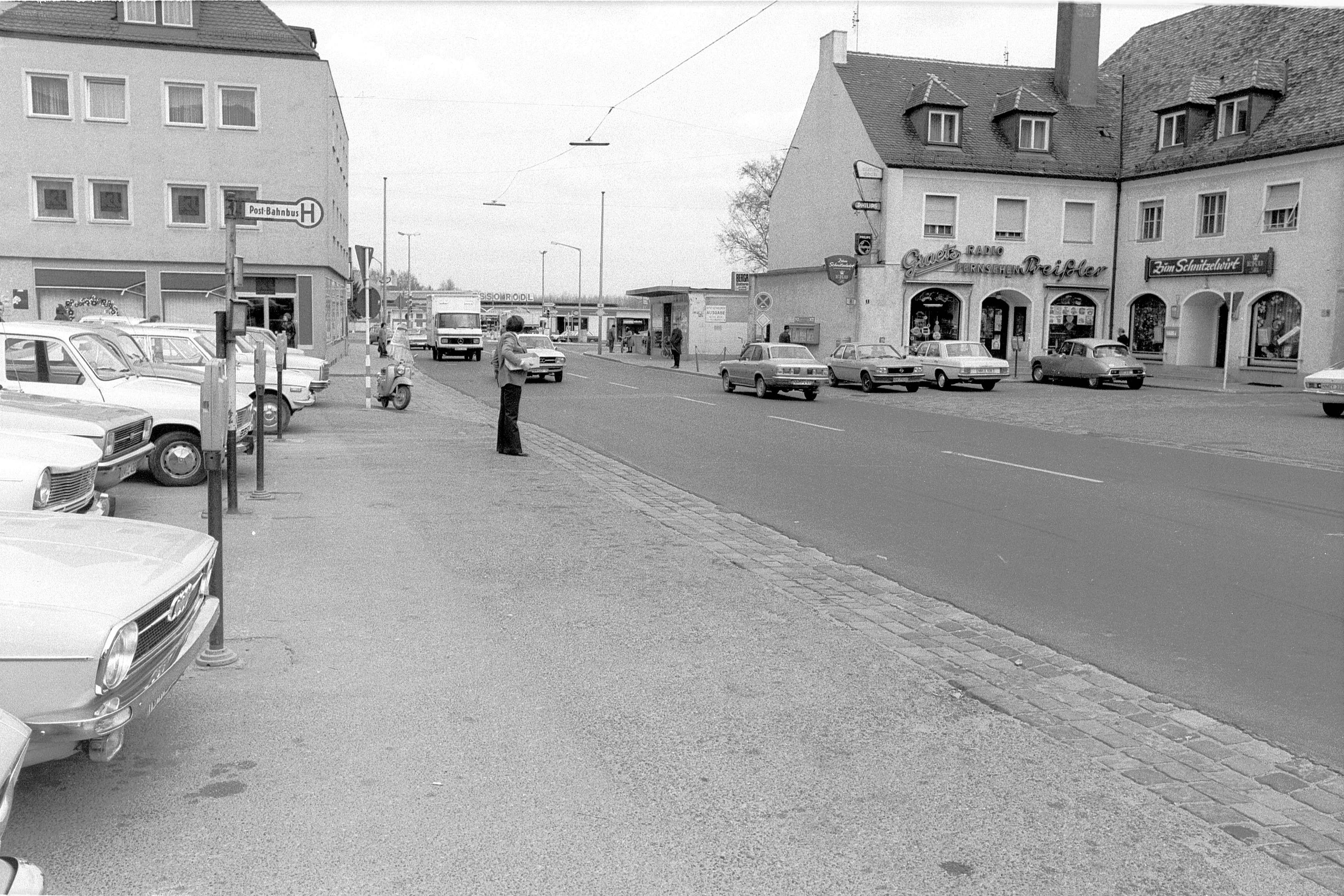 129 Unterer Markt mit Radio Preißler und Zum Schnitzelwirt